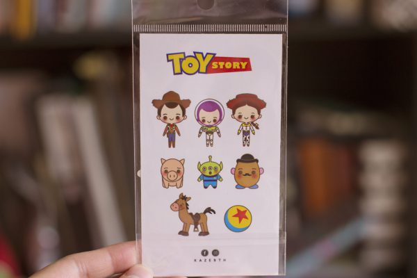 set de ocho stickers toy story primer plano, fondo blureado